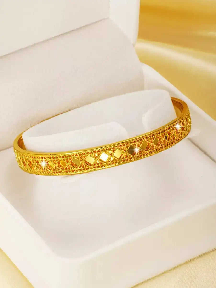 Bracelet Jonc Royal Doré – Gravure Haute Précision & Éclat Traditionnel (Paiement à la Livraison)