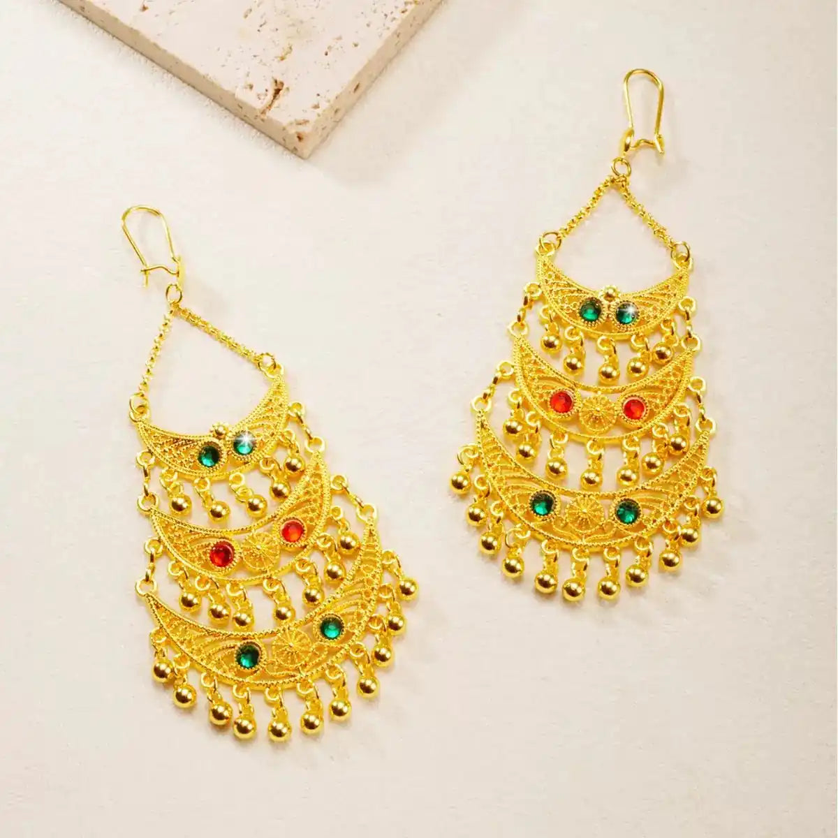 Boucles d'Oreilles Royales "Croissant de Lune" – Finition Dorée Prestige & Cristaux Précieux (Paiement à la Livraison)