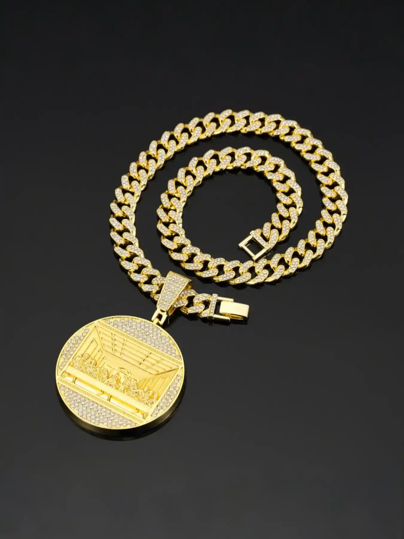 Collier Pendentif "La Cène" Doré avec Chaîne Cubaine – Médaille Sacrée Sertie de Zircons Brillants – Style Hip-Hop & Foi Chrétienne (Paiement à la Livraison)